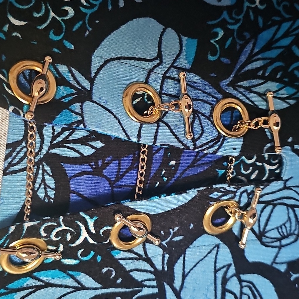 Cable and Gage Woman's Floral Blue and Black Long Sleeve Tunic Top Size Small - Picture 3 of 9